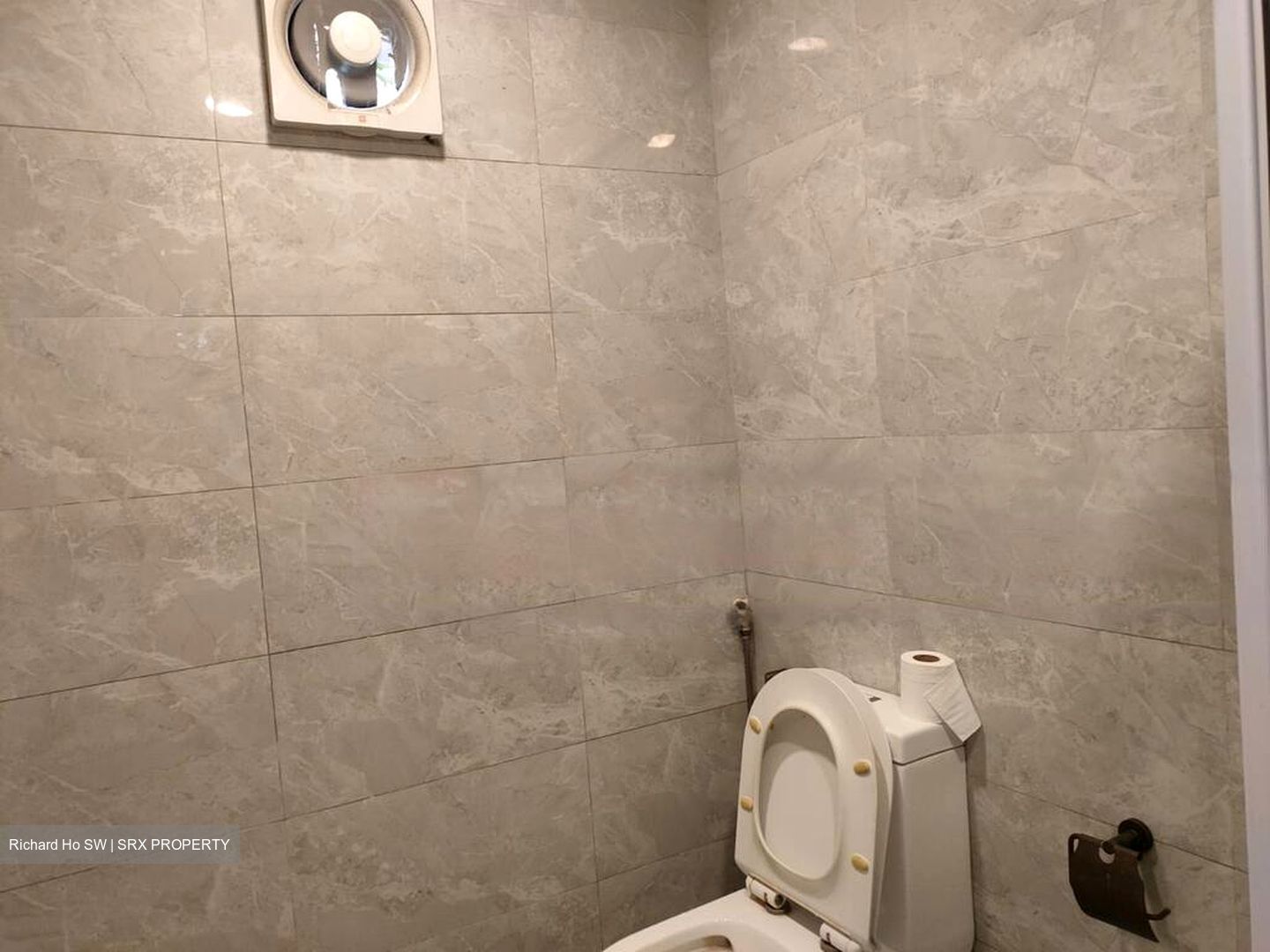 Upper Serangoon Shopping Centre (D19), Retail #473986841